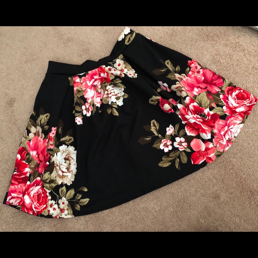 Pleated Floral skirt BRAND NEW